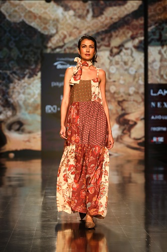 Model walking for Bemberg™ presents Payal Pratap at the FDCI x Lakmé Fashion Week (5)