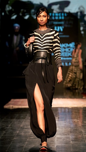 Model walking for TENCEL™ LUXE presents JJ Valaya at FDCI X Lakmé Fashion Week (10)